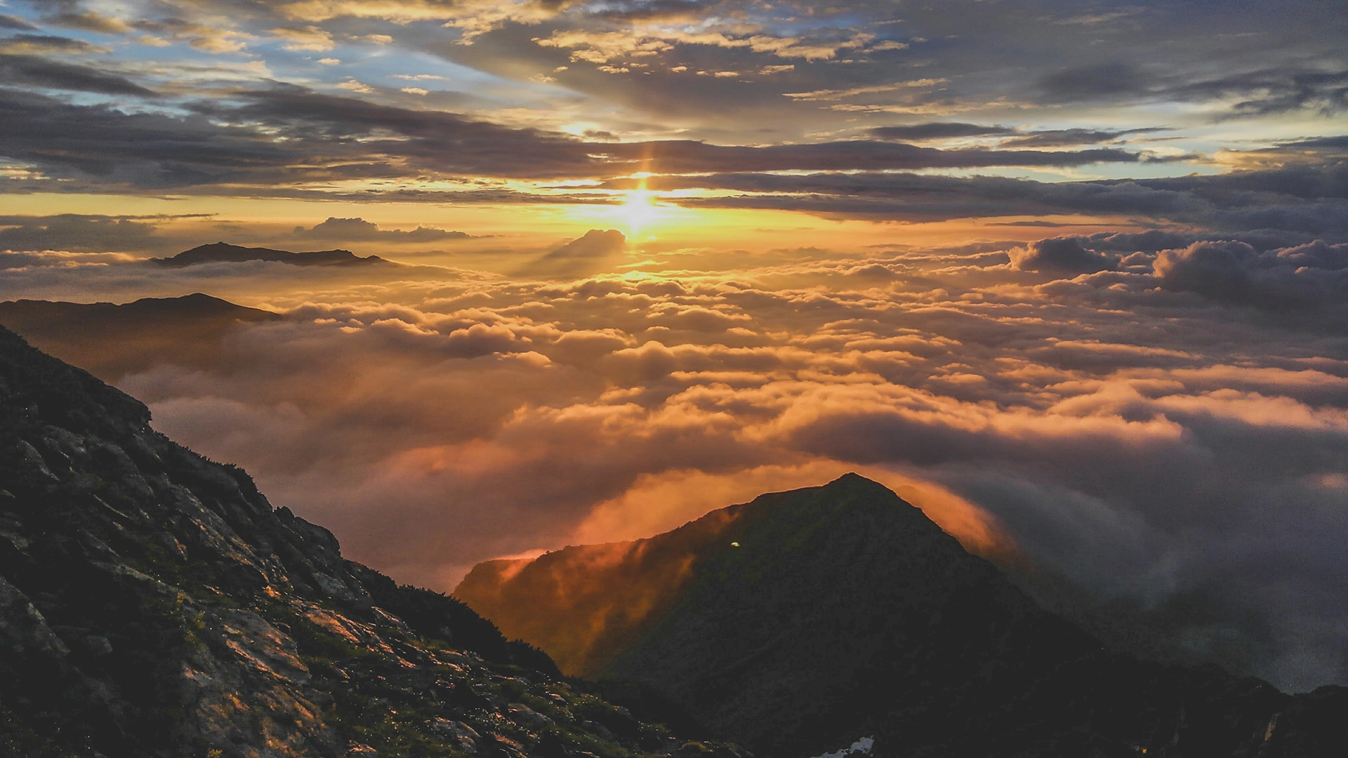 sunrise-above-sea-of-clouds